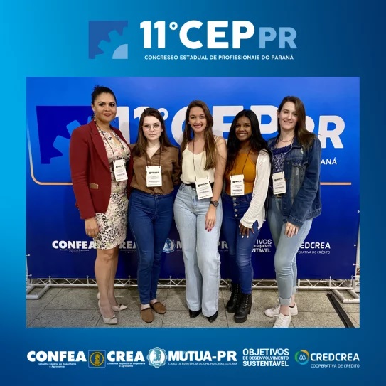 Bruna Milagres (centro) junta de outras Membros Dirigentes do CreaJr-PR